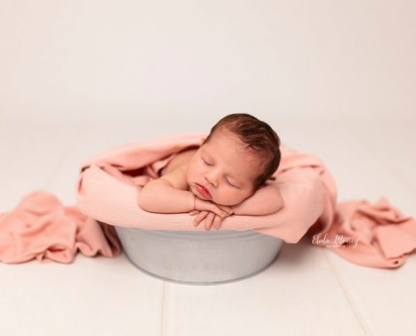 Photographe newborn posing Montargis