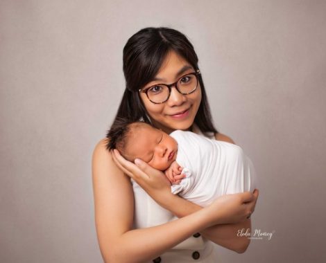 Shooting photo naissance par Elodie Mourey photographe bébé